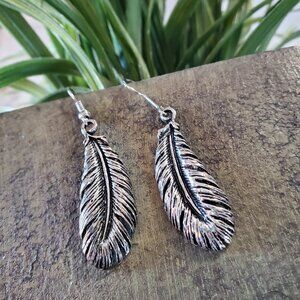 Silver Tone Feather Dangle Earrings 💥3 for $12💥